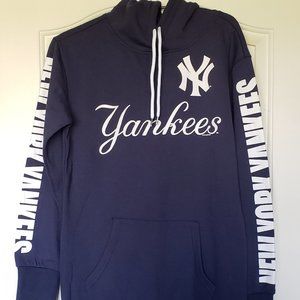MLB Women's New York Yankees Hoodie